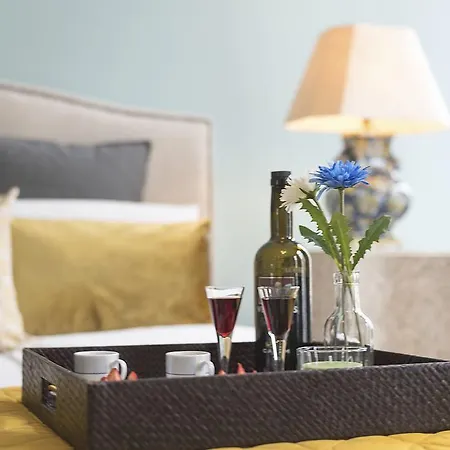 Le Petit Chateau Apartment *