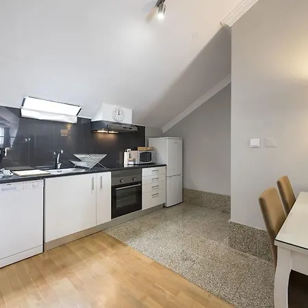 Le Petit Chateau Apartment