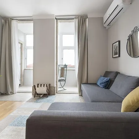 Le Petit Chateau Apartment *