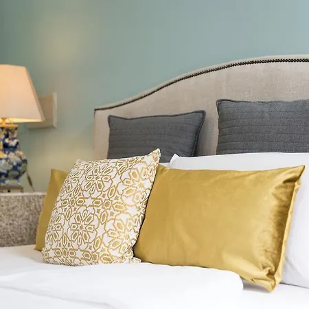Le Petit Chateau Apartment