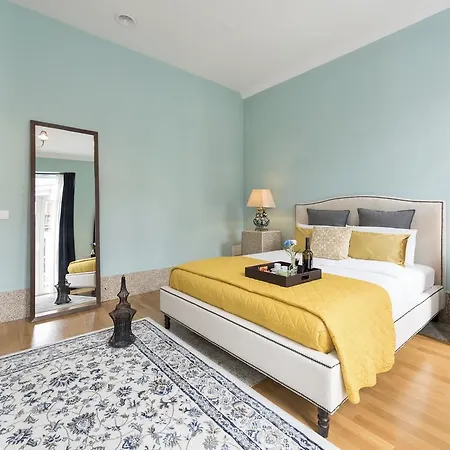 Le Petit Chateau Apartment *