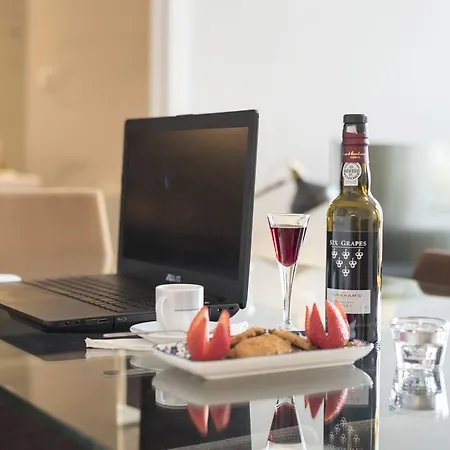 Le Petit Chateau Apartment Porto