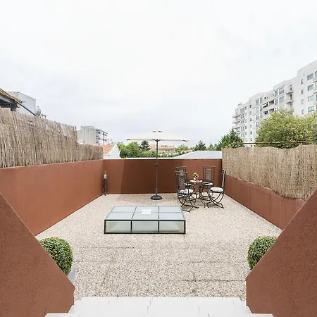 Apartment Le Petit Chateau Porto