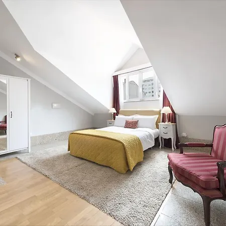 Apartment Le Petit Chateau Porto