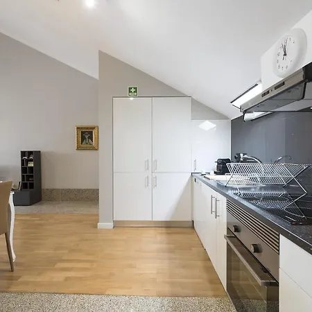 Le Petit Chateau Apartment *